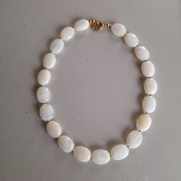 Gebroken witte ovale kralen ketting