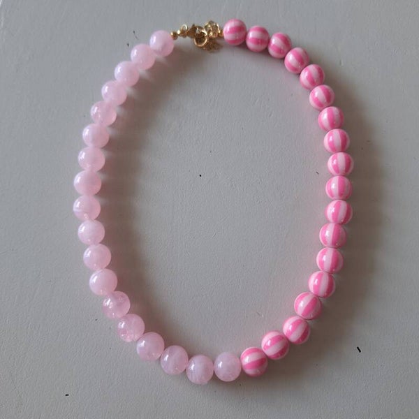 Roze streep ketting