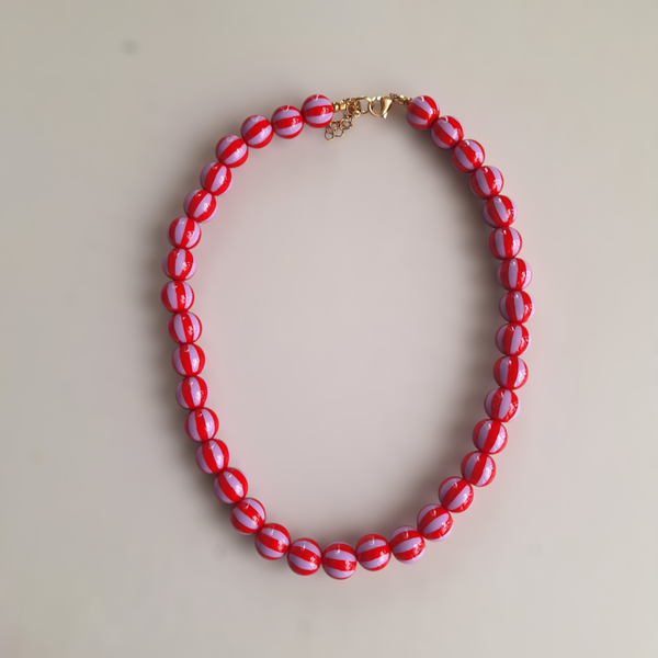 Lila rode streep ketting
