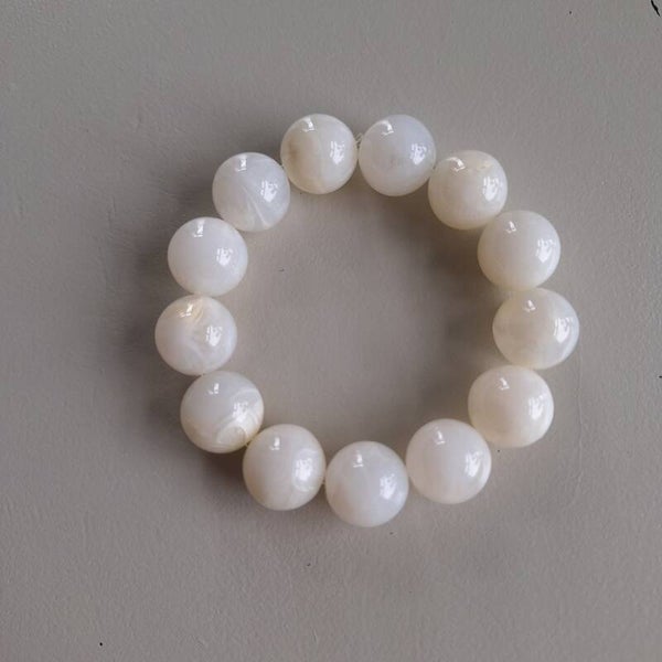 Gebroken witte marble armband M