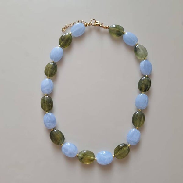 Lichtblauwe groene ovale kralen ketting
