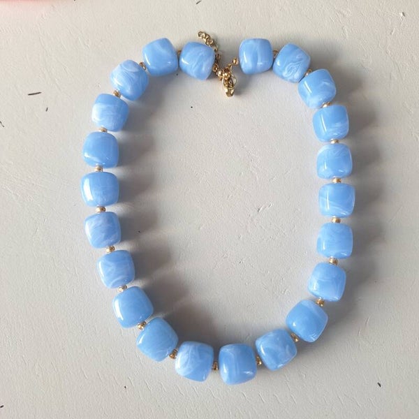 Lichtblauwe statement ketting