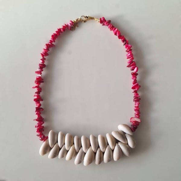 Rode kauri schelp ketting