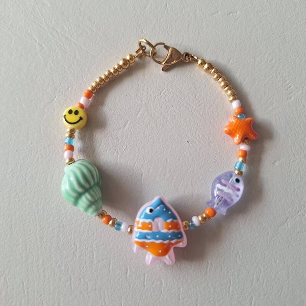 Funky fish armband