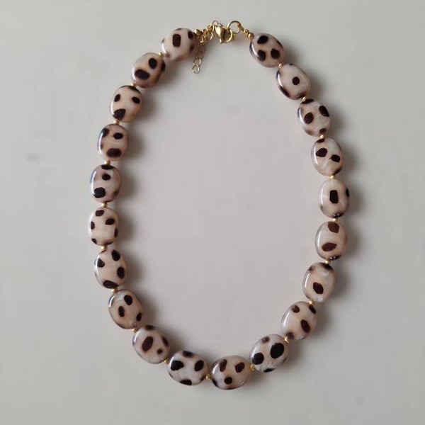 Beige ovale luipaard ketting