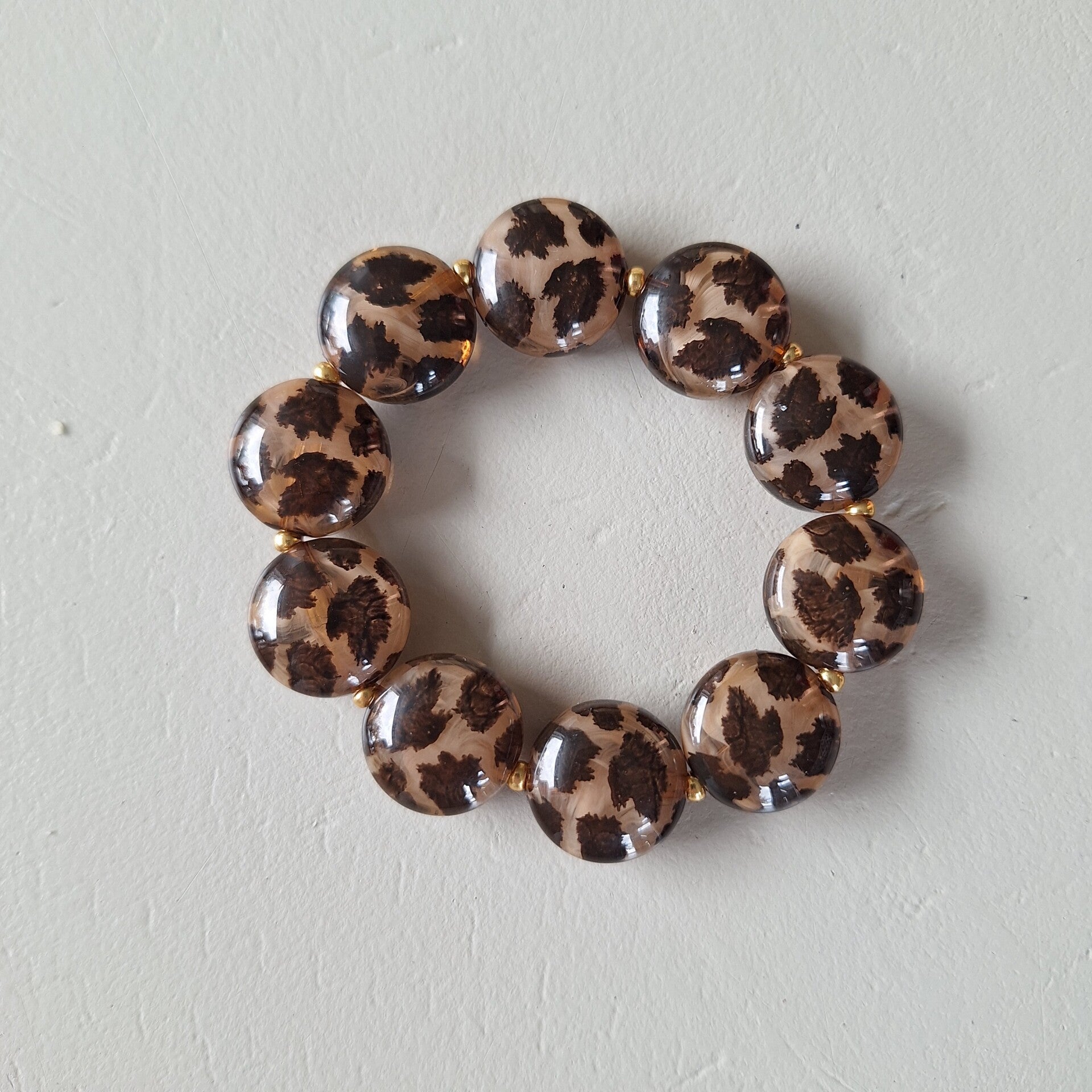 Bruine rondelle tijger armband M