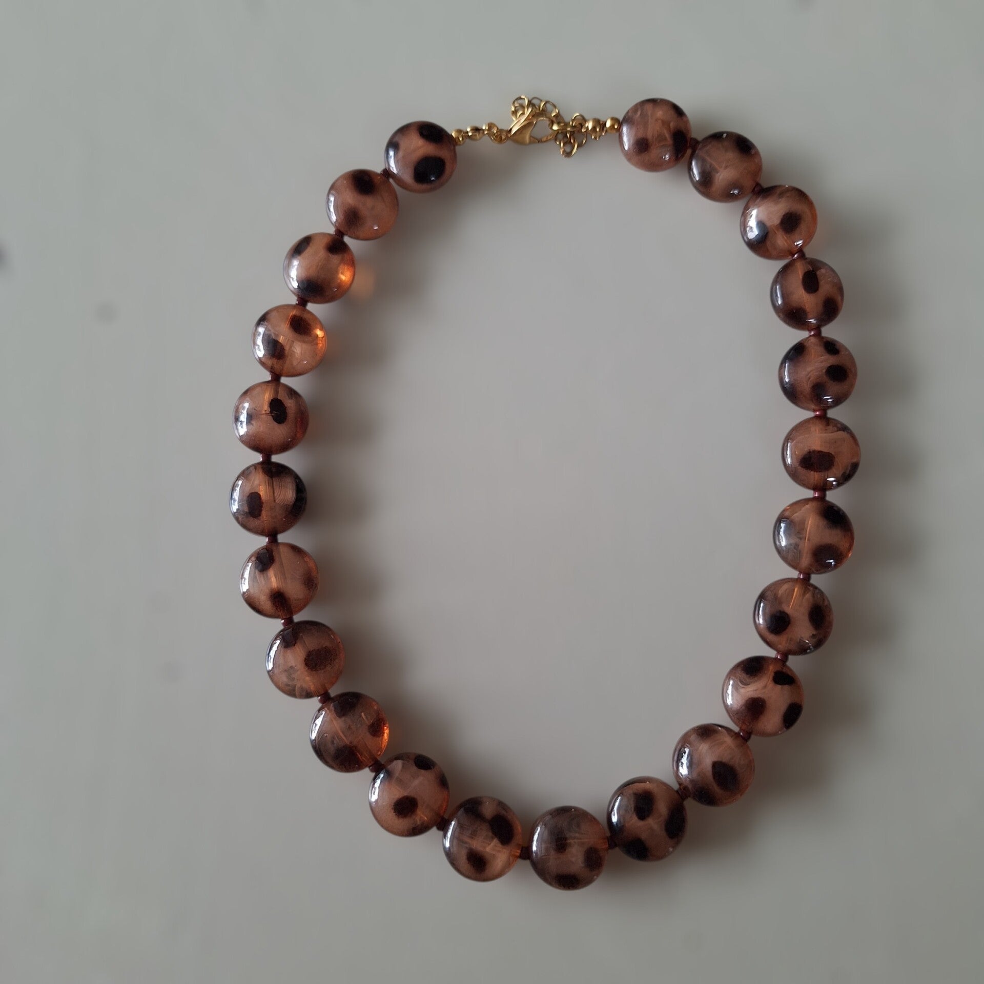 Bruine rondelle luipaard ketting