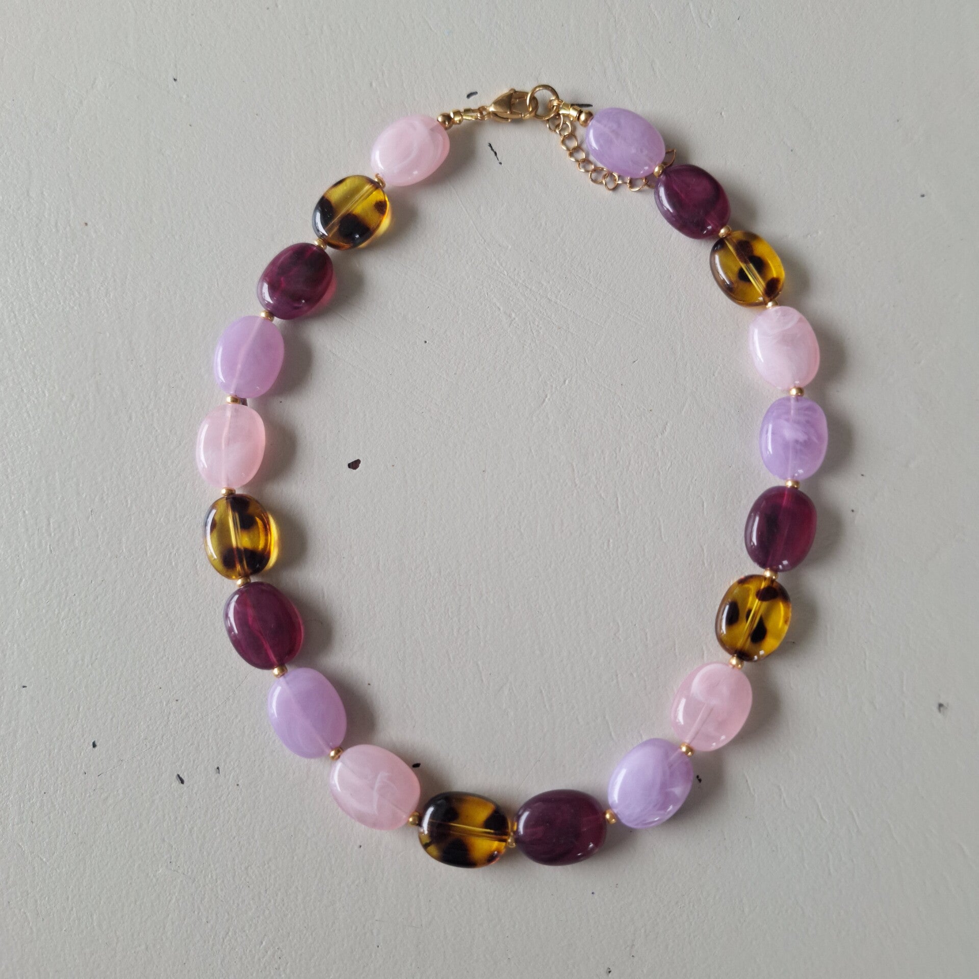 Lilac leopard ketting