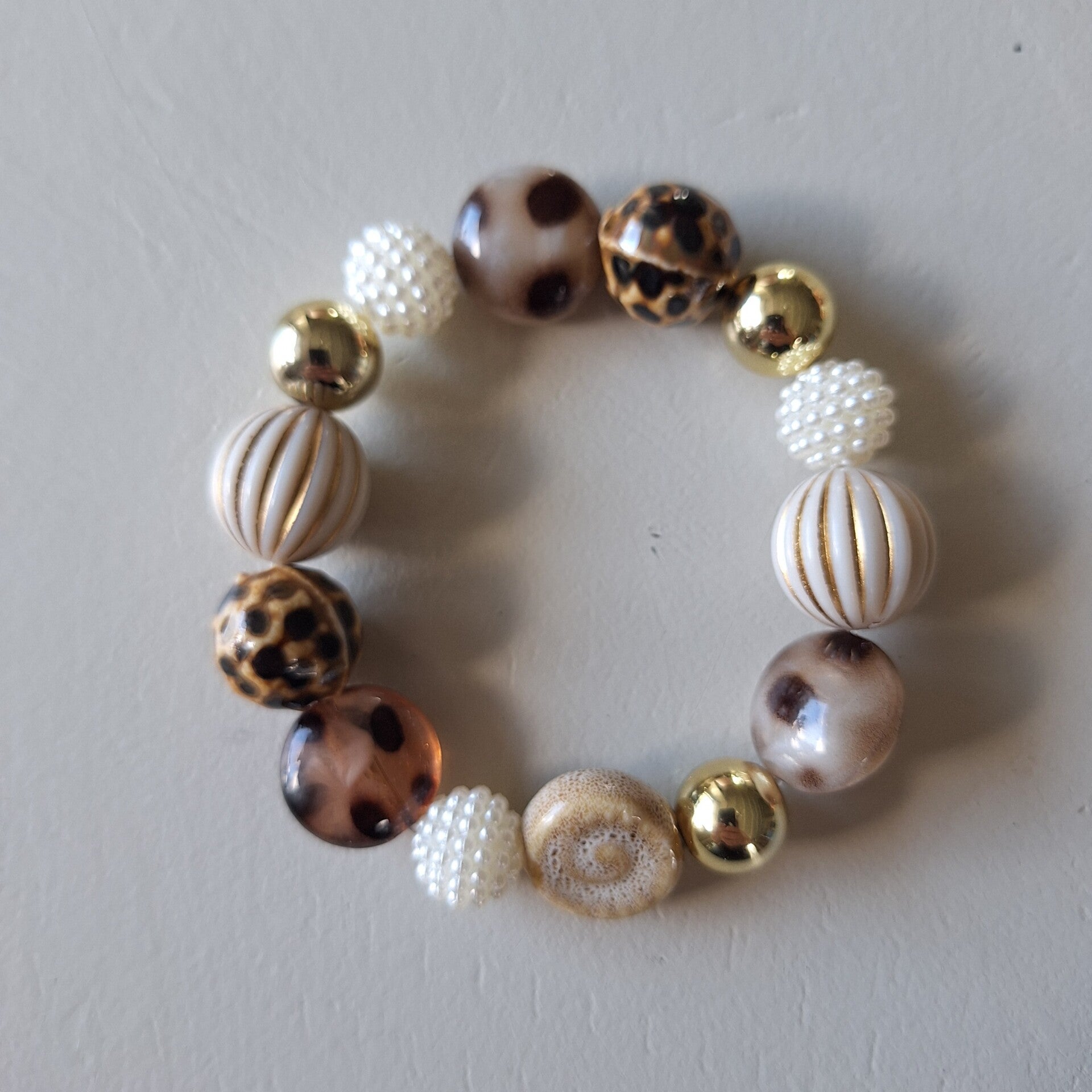 Chunky beige armband