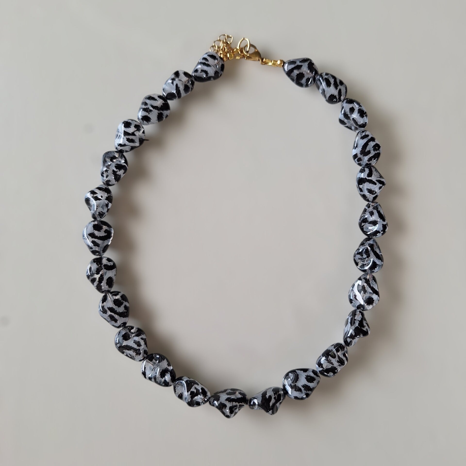 Leopard nugget ketting