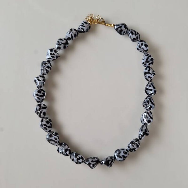 Leopard nugget ketting