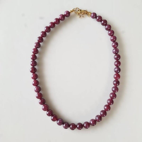 Burgundy / bordeaux natuurstenen ketting