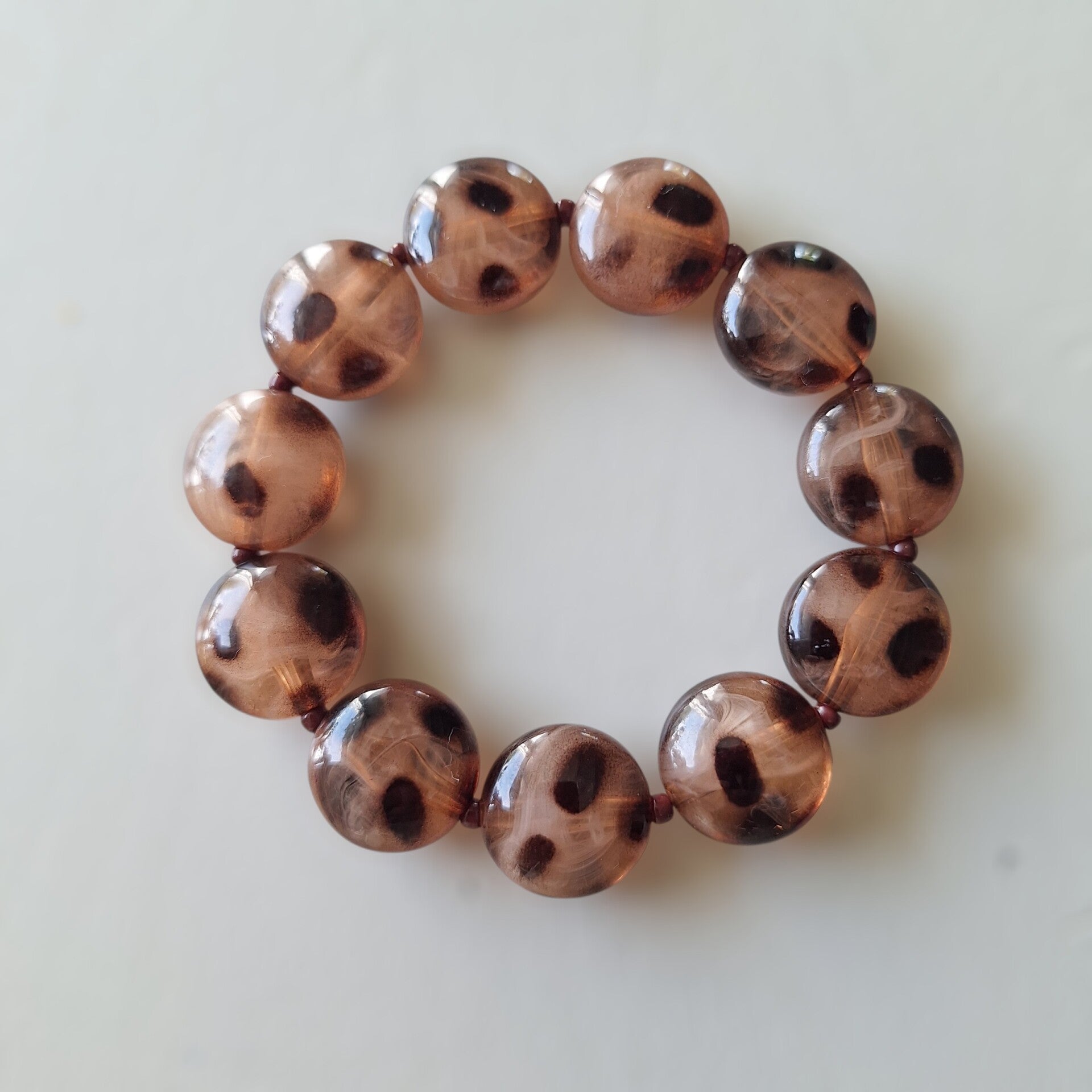 Bruine rondelle luipaard armband