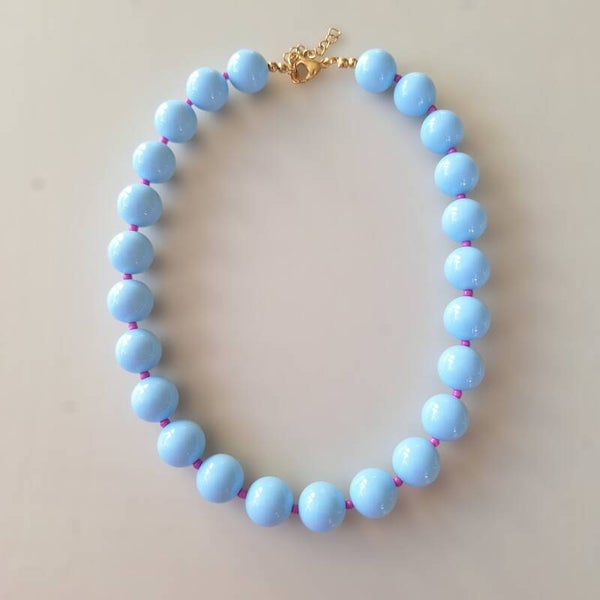Lichtblauwe met roze bubbel ketting