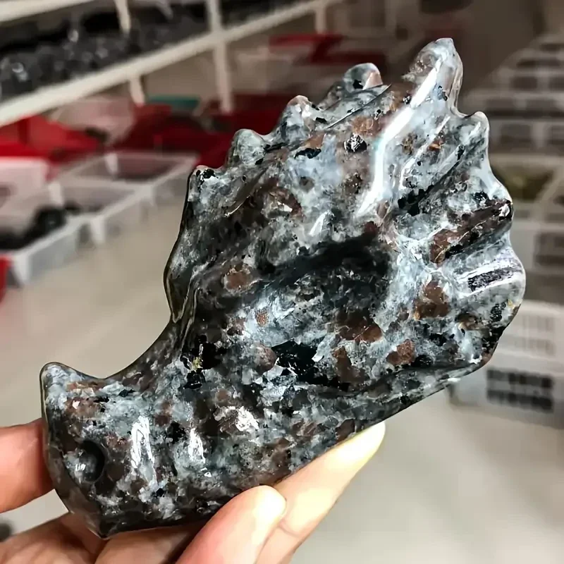 CRÁNEO DE DRAGÓN TALLADO EN YOOPERLITA FLUORESCENTE (SENSIBLE A UV)