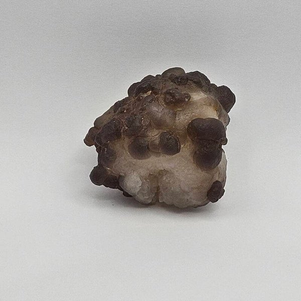 CALCEDONIA BOTRIOIDAL NEGRA Y BLANCA (MINERAL ÚNICO)