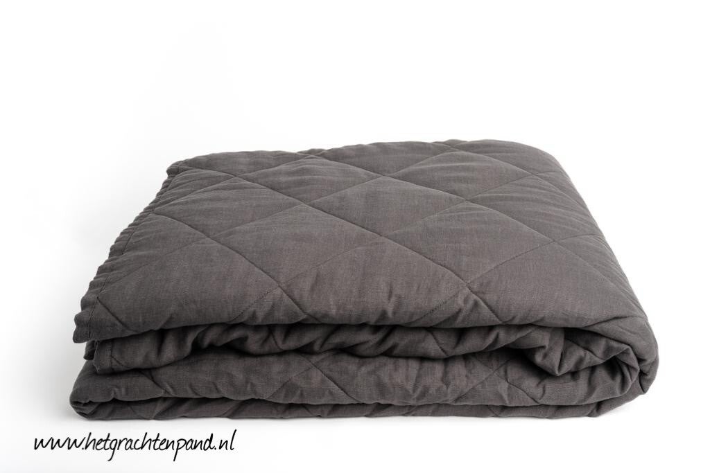 Sprei “Grijs” met diamant stiksel kleur