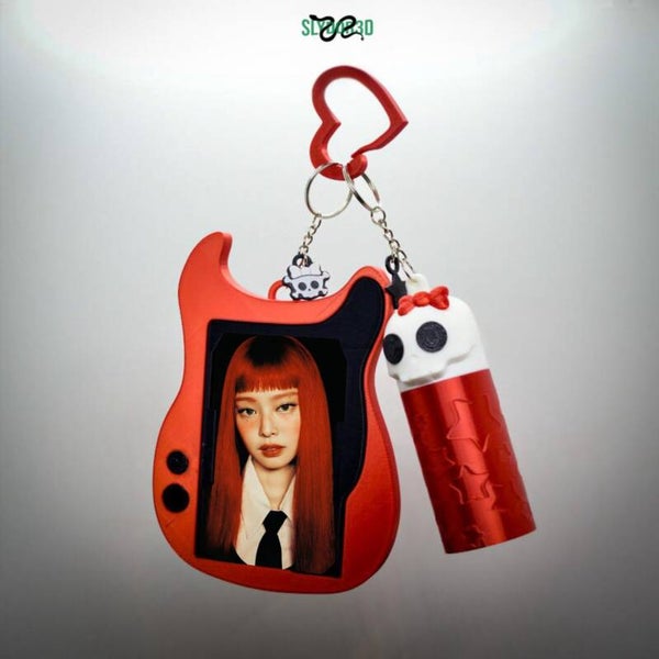 K-Pop Photocard Organizer Gitarre rot-schwarz | Totenkopf Halter mit Zusatzfach