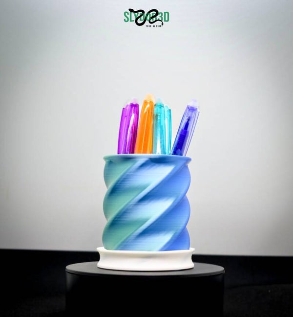 Twisted Stiftehalter Organizer – Kreativer Schreibtisch-Organizer für Stifte, Pinsel & Büro-Utensilien – Modernes Design