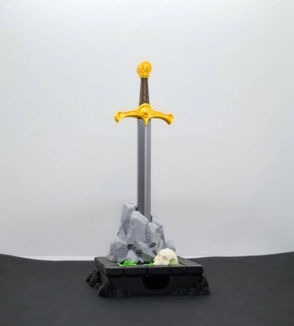 Excalibur Stiftehalter mit Notizfach – Schwert im Stein Desk Organizer