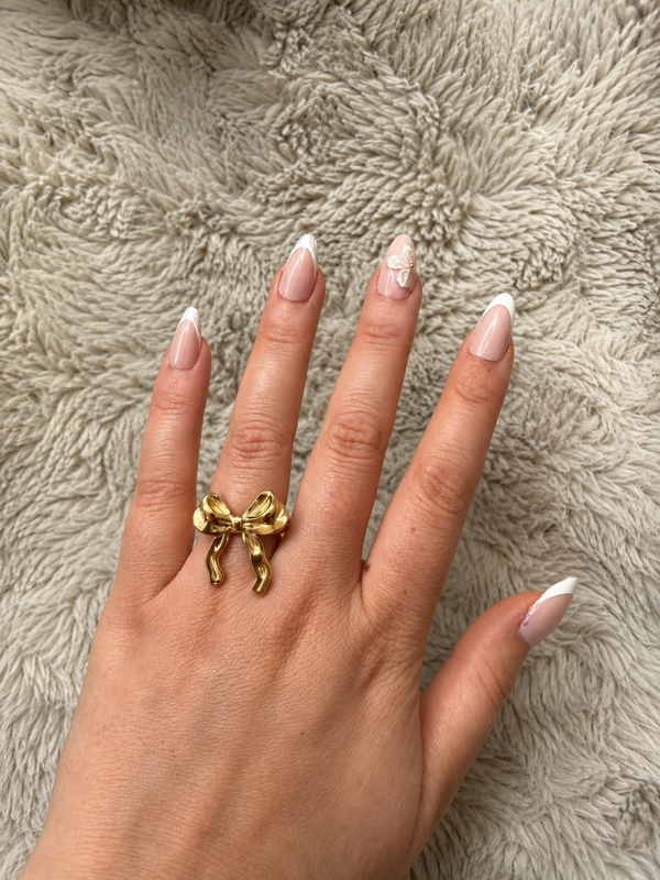 Sweet bow ring