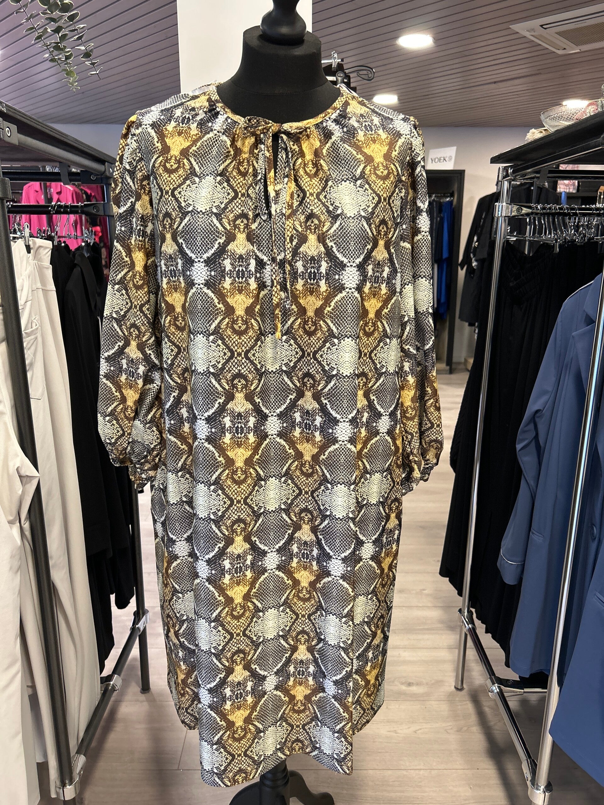 Only M 230.24 Jurk Ibiza Snake Travel