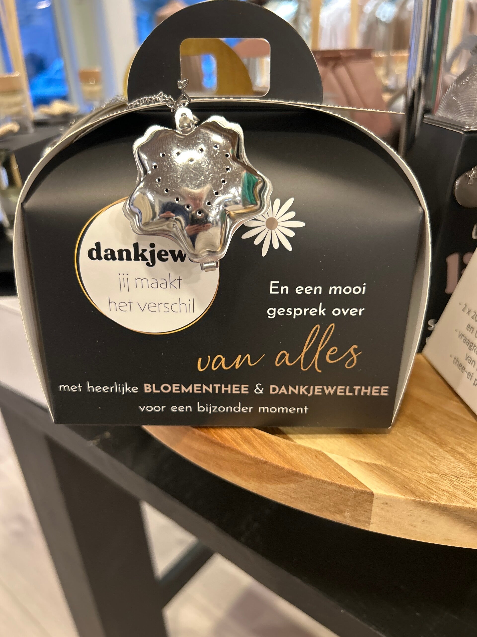 Thee Taa dank je wel