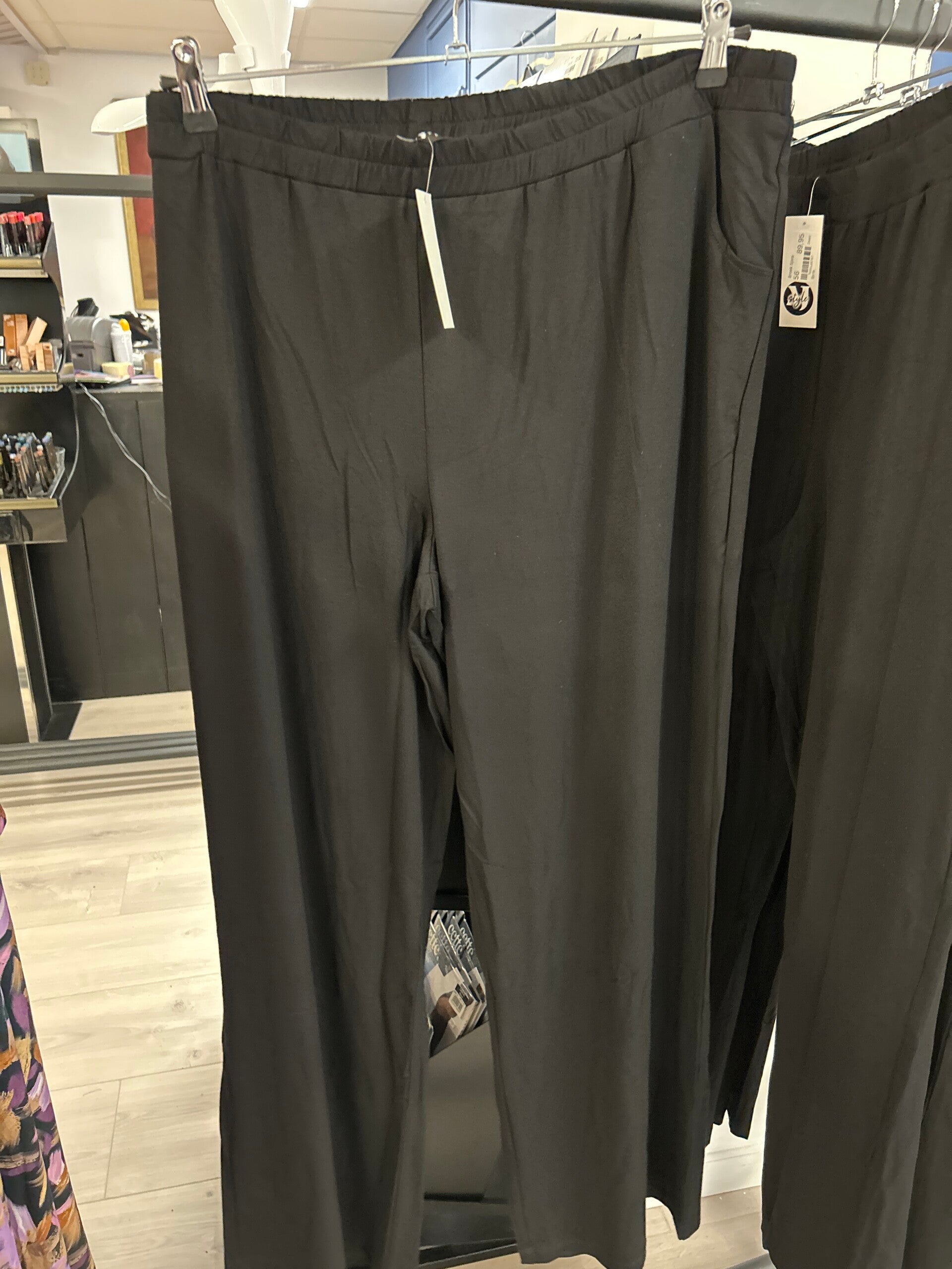 MJ Sjorts Broek Uni zwart