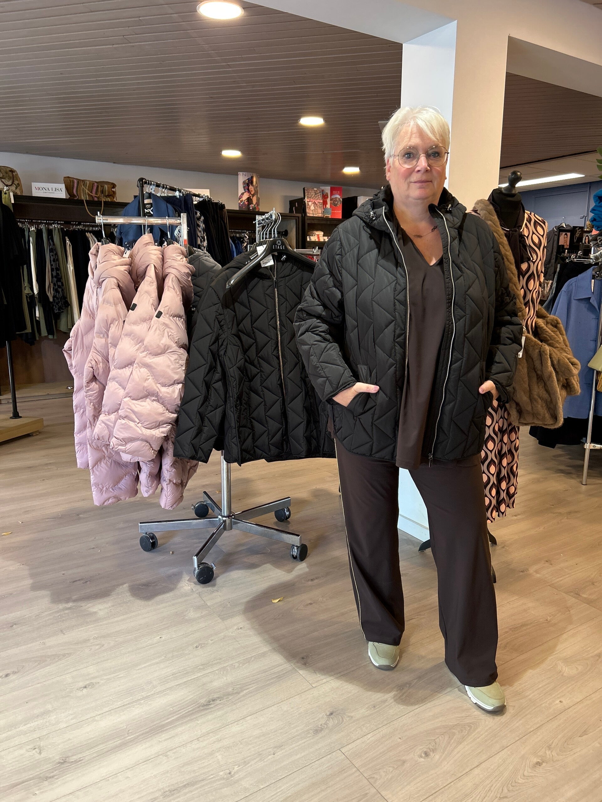 Etage 1240 1552 Zwart