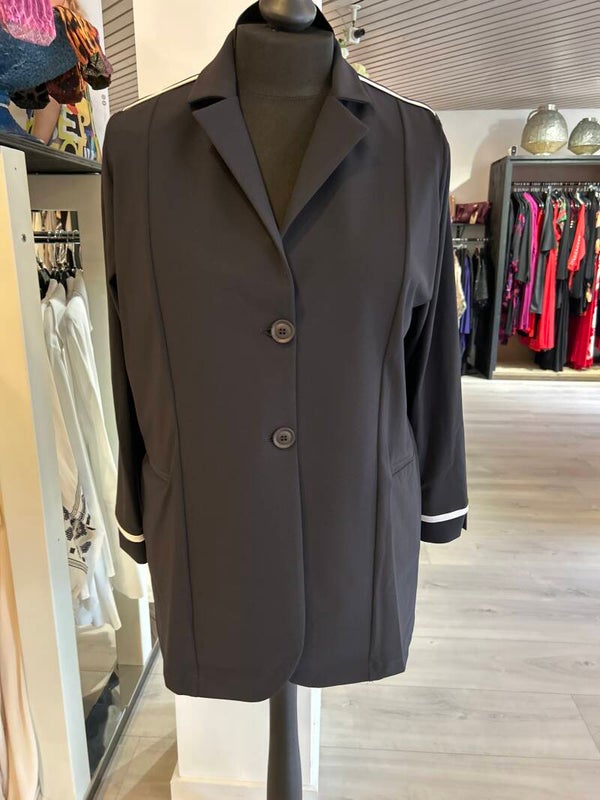 Only M 011 Pique Zwart met piping wit Blazer 2 knoops