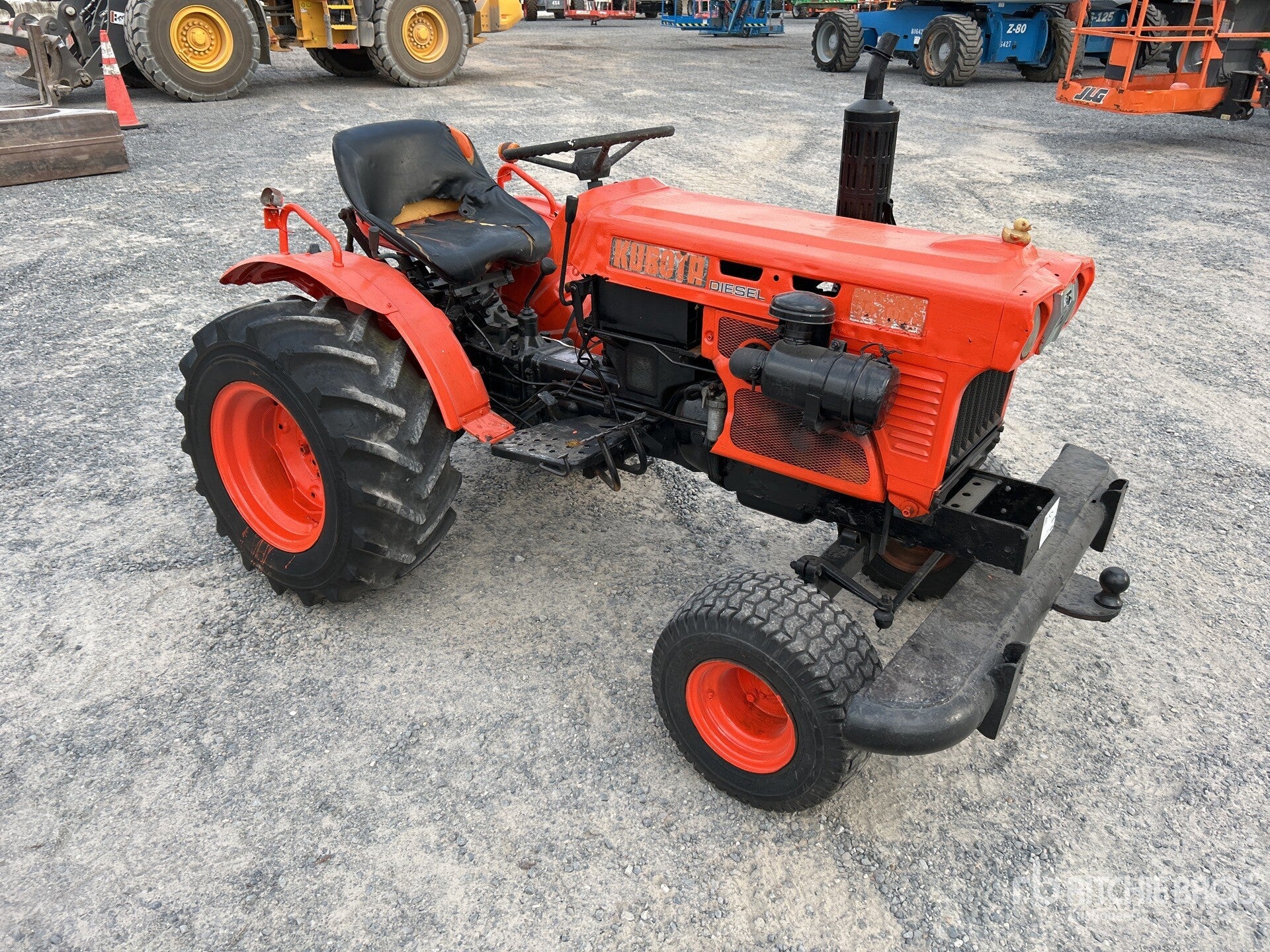 KUBOTA B6100E 2WD TRACTOR UTILITARIO