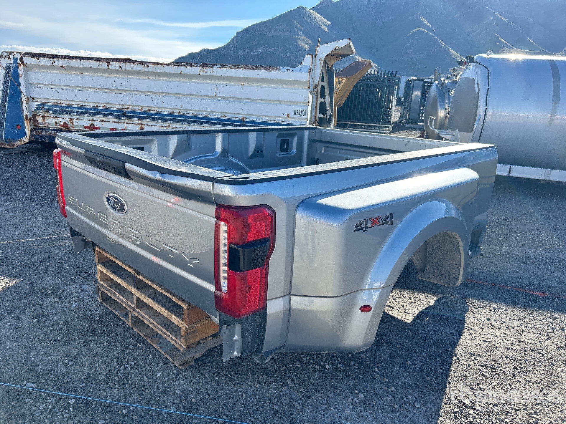 CAJA PARA FORD F-450 2023