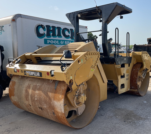 MAQUINA COMPACTADORA CAT 2011