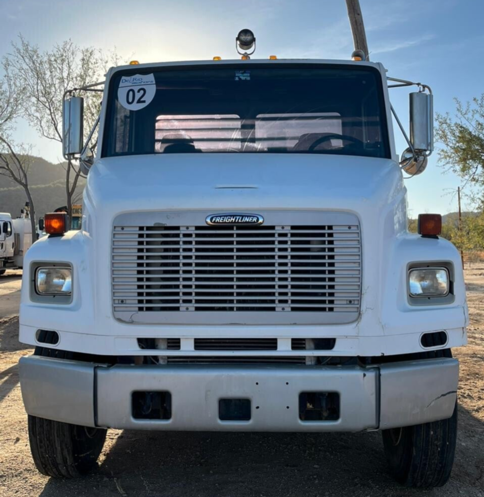 4X2 FL-70 FREIGHTLINER 2002