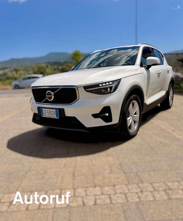 Volvo XC40 Mild Hybrid B3 da 163cv Crystal White
