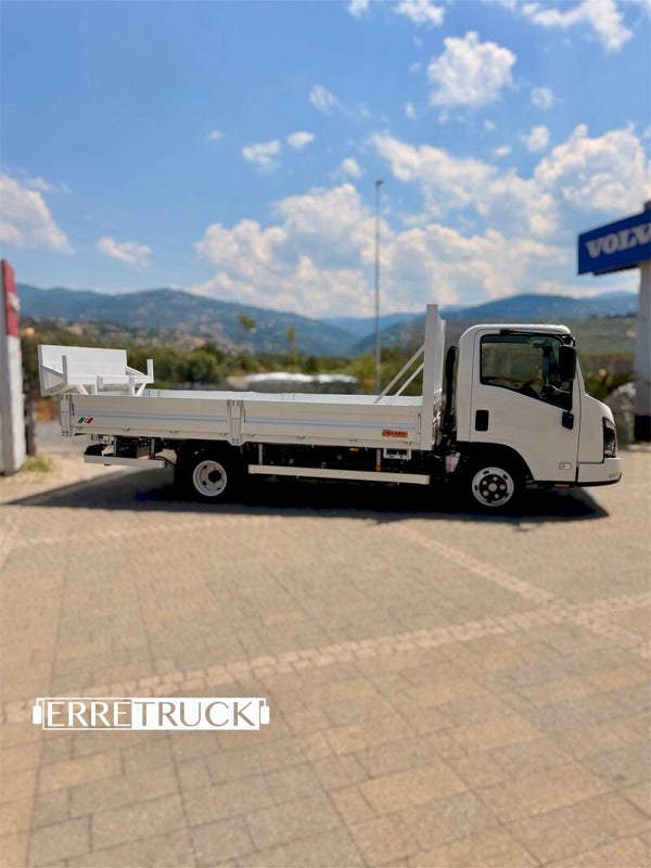 Isuzu M27 generation 2 (Cassone Lungo)