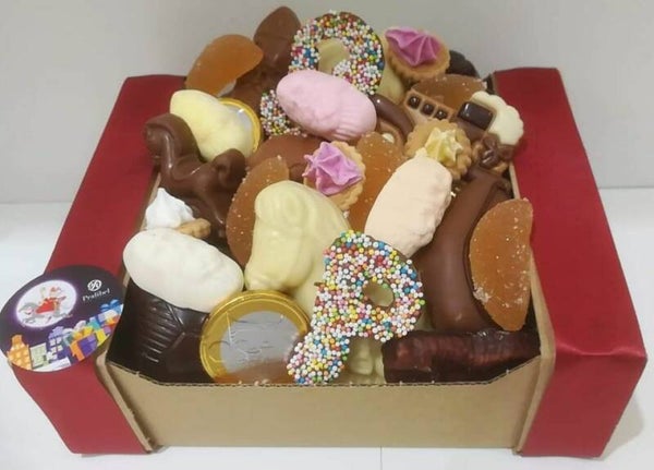 Bakje gevuld met lekkers van de sint