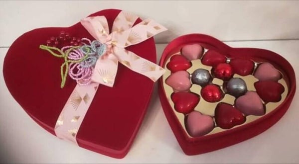 Fluwelen hart gevuld met pralines