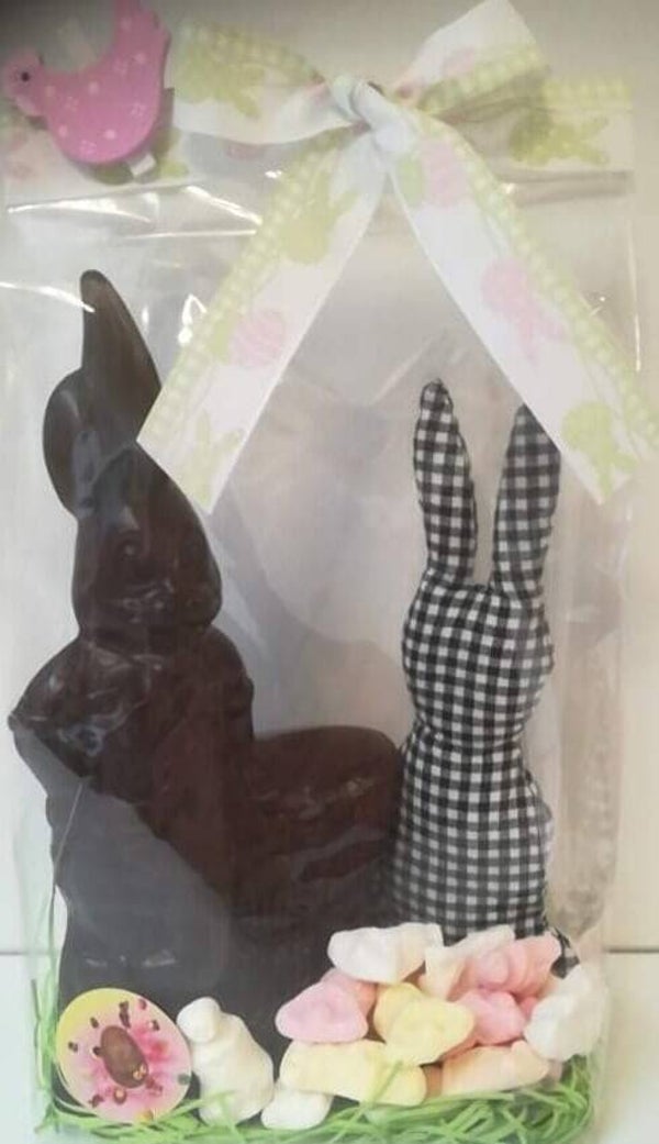Konijn met mand 24 cm fondantchocolade