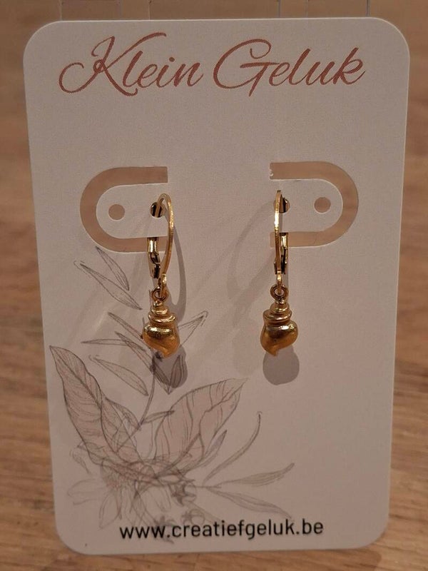 Zee schelp stainless steel gold-plated oorbellen met klapsluiting