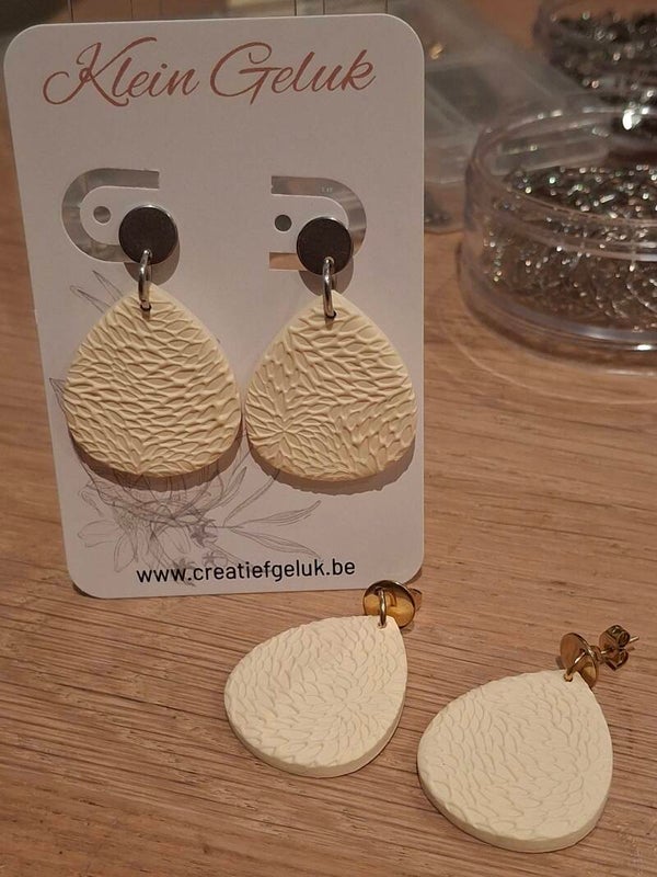 Polymeerklei oorbellen: Ivoren structuur