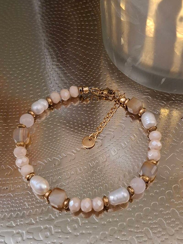 Zachte tinten armband met natuursteen en parels