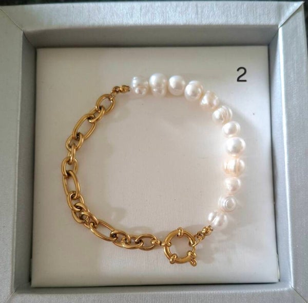 Armband met stainless steel gold-plated ketting en zoetwaterparels