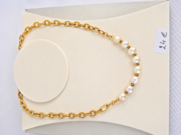 Luxe ketting met stainless steel gold-plated ketting en zoetwaterparels