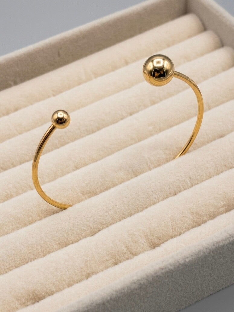 Pulsera rígida fina