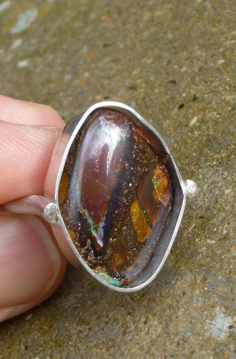 Bague en argent avec opale boulder