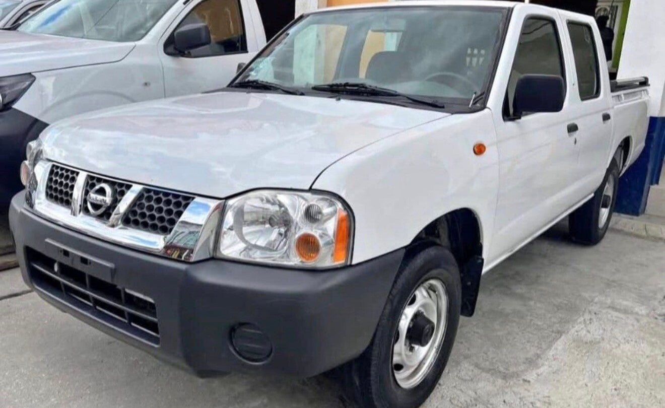 Nissan doble cabina 2015 $44,000