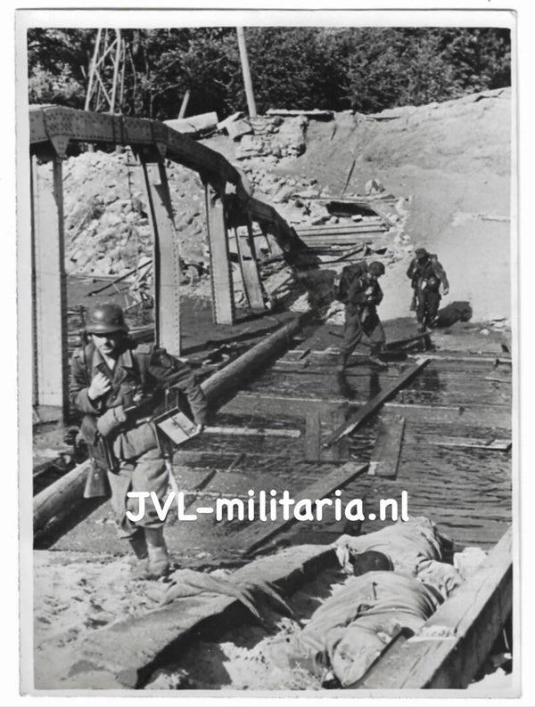 German press photo "Funktrupp" at the Eastern Front March 1944