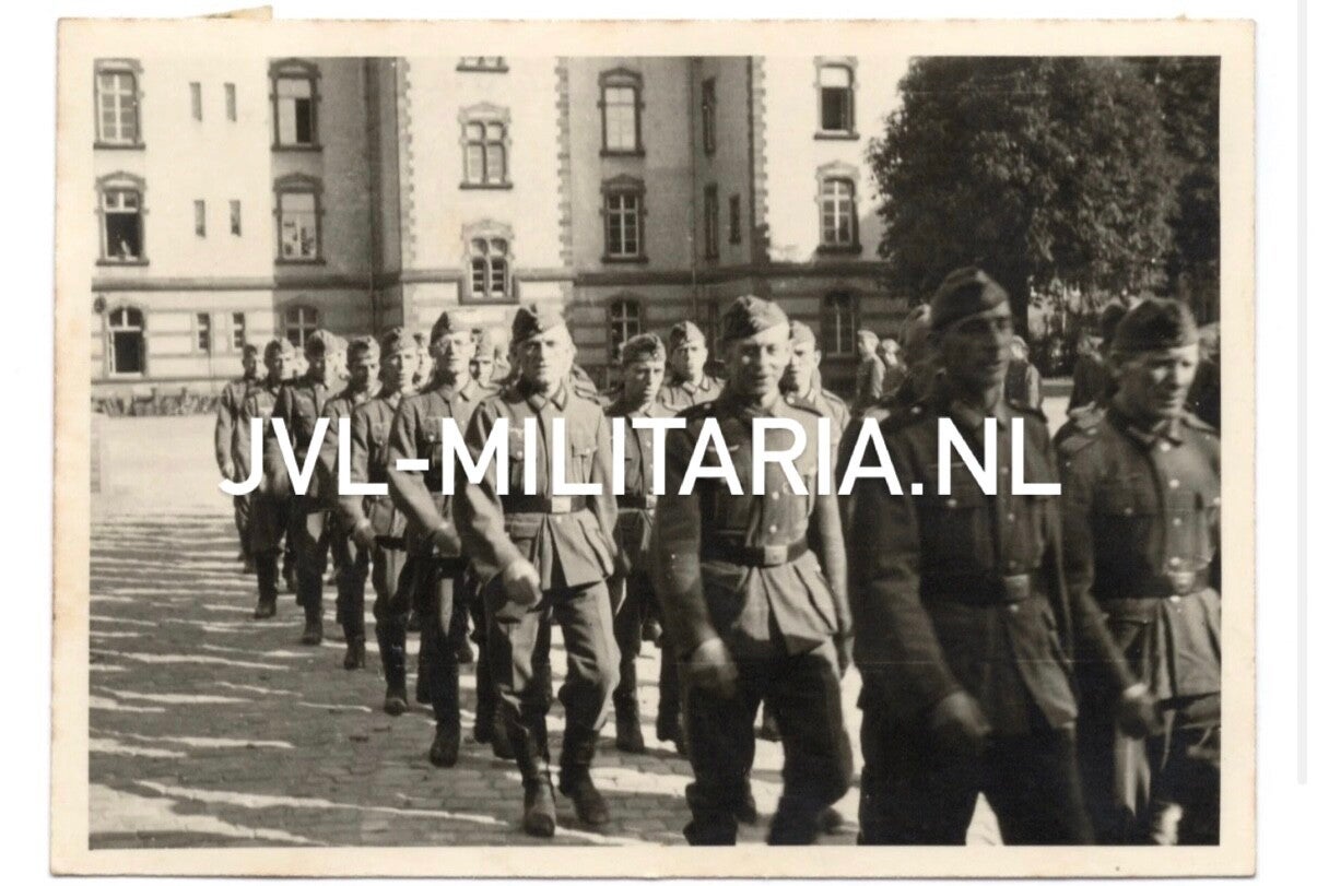 German photo marching soldiers