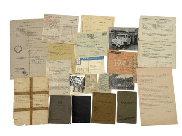 Dutch “oorlogszakboekje” set “Mr. Pik” pre-1940